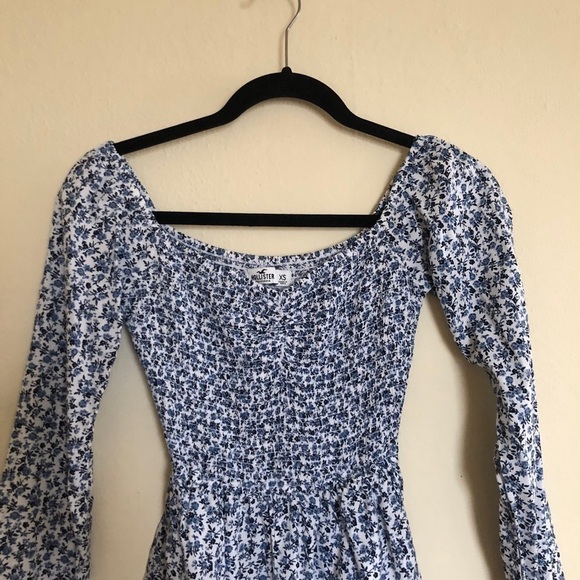 NWOT Hollister Blue and White Floral Romper - Picture 2 of 3